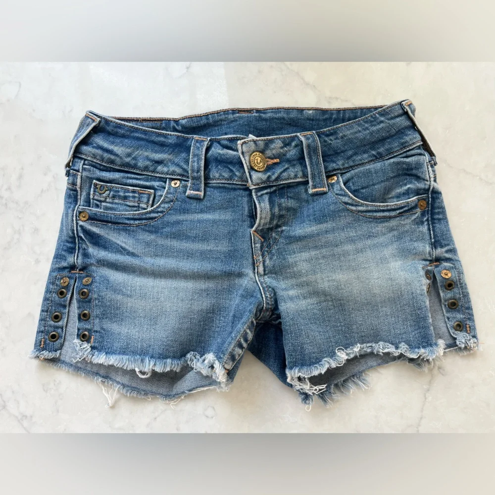 True Religion Y2K Blue Distressed Denim Cut Off Style Shorts with Grommet Slit - Picture 2 of 6